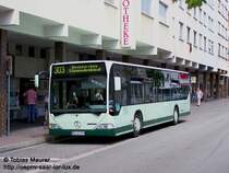 21.06.08: SB-US 294 steht an der Haltestelle Stummdenkmal in Neunkirchen, er kam gerade als Linie 303 aus Bexbach. Die SaarBus ist mit 2 Fahrzeugen in Neunkirchen vertreten, welche auch beide eine NVG �hnliche Lackierung tragen.