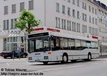 21.06.08: HOM-SN 62, ein O 405 N� von mandelbachtal Reisen, bef�hrt die Neunkircher Lindenallee. Er ist unterwegs auf der R6 nach St. Ingbert.