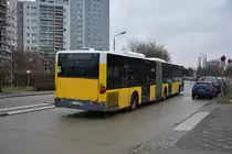Gezeichnet vom Alltag auf den Straßen von Berlin. B-V 4073 fährt am 17.01.2015 auf der Linie 195 zum S-Bahnhof Mahlsdorf. Aufgenommen am S-Bahnhof Marzahn.
