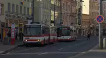 O-Busse der Linie 55 und 52 in Usti nad Labem. Die Haltestelle ist als Überholungshaltestelle ausgelegt. Der 2. Bus ist ein Skoda Solaris (?)
Leider kennt  sich der Fotograf mit O-Bustypen wenig aus. 07.03.2015 10:19 Uhr.