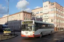 Polen / Stadtbus Lodz: Mercedes-Benz O 405 der Firma Koro aus Zgierz (eingesetzt auf der Stadtbuslinie 58), aufgenommen im März 2015 an der Haltestelle  Narutowicza - Kopcińskiego  in Lodz.
