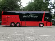 Neoplan Skyliner von Müller Reisen am 30.07.2014 in Bad Bergzabern