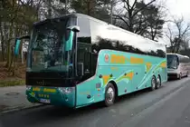 Dieser Van Hool TX 17 mit dem Kennzeichen SAW-HR 707 steht am 17.01.2015 an der Flatowallee in Berlin.
