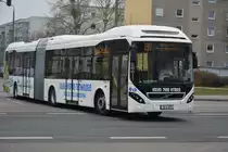 M-V 373 (Volvo Hybrid 7900) fährt am 10.03.2015 auf seiner Stammlinie 690. Aufgenommen an der Max-Born-Straße.

