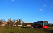 Bei schönstem Licht legt sich der IRIS-Bus in die Kurve ,.... 11,03,2015 Schwanberg 