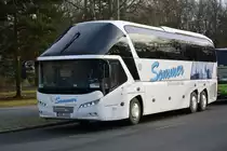 MÜR-SO 2 (Neoplan Starliner) steht am 17.01.2015 an der Flatowallee in Berlin.
