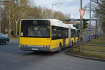 B-V 4171 fährt am 17.01.2015 auf der Linie M49 zum Zoo in Berlin. Aufgenommen wurde ein Solaris Urbino 18, Berlin Heerstraße.
