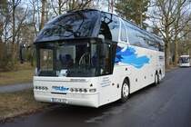 GT-YW 11 steht am 17.01.2015 an der Heerstraße in Berlin. Aufgenommen wurde ein Neoplan Starliner.
