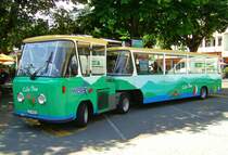 Lido-Bus Weggis. Der Lido-Bus ist zum einen eine touristische Attraktion und zum anderen ein ideales Verkehrsmittel. Er zirkuliert jeweils ab Ostern bis Mitte Oktober zwischen der Schiffstation Weggis und dem Ortsteil Hertenstein. Insgesamt hat es 11 Haltestellen. Der Bus präsentiert sich ab 2002 in neuen Farben, mit einem neuen Zugfahrzeug und total revidiert - 12.07.2011
