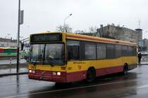 Polen / Stadtbus Lodz: Volvo B10L - Wagen 1861, aufgenommen im M�rz 2015 an der Haltestelle  Zgierska - targowisko Dolna  in Lodz.