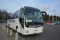 HSK-WT 344 (MAN Lion's Coach) ist wie andere Reisebusse extra wegen der Grünen Woche in Berlin. Aufgenommen am 17.01.2015, Berlin Olympischer Platz.
