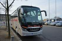 KM-BO 515 (Setra S 515 HDH) steht am Olympischen Platz in Berlin. Aufgenommen am 17.01.2015
