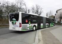 PM-E 243 ist ein MB Citaro GÜ Bj.2006, seit kurzem auch mit PlusBus Werbung unterwegs, hier am Bad Belziger Busbahnhof auf Linie 580 nach Potsdam am 6.3.15