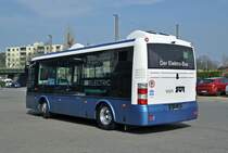 Elektro Testbus SOR EBN 8 wird bei den Basler Verkehrs Betriebe ab dem 1. April 2015 auf den Kleinbuslinien 35 und 45 getestet. Hier steht der Bus auf dem Hof der Garage Rankstrasse. Die Aufnahme stammt vom 18.03.2015.