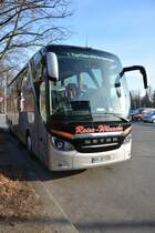 KM-BO 515 steht am 18.01.2015 in Berlin, Olympischer Platz. Aufgenommen wurde ein Setra S 515 HDH.
