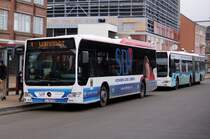 FL-AB 102 wartet hier am 06.03.2015 am ZOB Flensburg auf Fahrgäste.