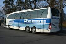 STD-W 528 (Mercedes Benz Travego) steht am 18.01.2015 in Berlin, Olympischer Platz.