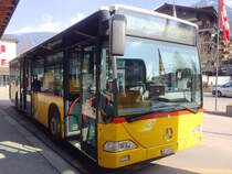 Postauto Regie Prättigau, Mercedes-Benz Citaro (GR 168856, 2000, ex. PU Vogt Nr. 2) am Do 19. März 2015 am Bahnhof Klosters GR, Platz. Nebst natürlich dem ältesten Citaro Nr. 59 der Regie Prättigau hoffte ich auch auf den nur ein Jahr jüngeren Citaro Nr. 56 (mit Baujahr 2000 ebenfalls langsam selten). Und mit viel Glück erwischte ich gleich beide! :-)