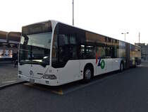 VZO Grningen, Mercedes-Benz Citaro G (Nr. 62/ZH 691895, 2000) am Do 19. Mrz 2015 am Bahnhof Wetzikon ZH. Hier wartet er gerade auf die Abfahrt nach Bauma (L850). Es schien beinahe, als wrde von diesem Bus eine Art magische Anziehungskraft ausgehen. Ich habe ihn jedenfalls bei zahlreichen VZO-Besuchen nahezu jedes Mal gesichtet. Hingegen hat es fr ein Foto von Nr. 60 mehr als zehn Versuche gebraucht.