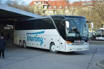 H-R 6686 (Setra 417 HDH / Top Class) ist am 18.01.2015 unterwegs nach Tuzla (Bosnien und Herzegowina). Aufgenommen am ZOB in Berlin.
