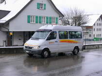Ortsbus von Wildhaus ein Merceds 313 CDI am warten oberhalb der Post in Wildhaus am 27.03.2015