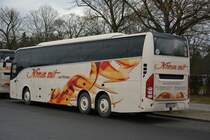GR-KM 136 (Volvo 9900) steht am 24.01.2015 in Berlin am Olympischer Platz.
