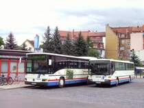 Bus Eisenach / Verkehrsgesellschaft Wartburgkreis mbH (VGW): Mercedes-Benz Integro neben einem Mercedes-Benz O 408 der KVG Eisenach, eingesetzt im Überlandverkehr (Mai 2008). Aufgenommen am Überlandbusbahnhof am Bahnhof.