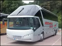 Neoplan Starliner von Kristlanstad Buss aus Schweden im Stadthafen Sassnitz am 15.09.2013