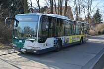 P-AV 915 steht am 27.02.2015 an der Endhaltestelle Potsdam, Institut für Agrartechnik. Aufgenommen wurde ein Mercedes Benz Citaro der VIP.
