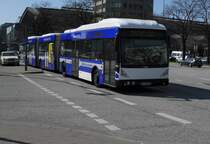 Van Hool AGG 300 HHA 8712 auf Linie M5 am U HBF/ZOB, 9.4.15