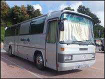 Mercedes O 303 (Wohnmobil? und ehemalig Fischers Reisen?) aus Deutschland im Stadthafen Sassnitz am 21.09.2013