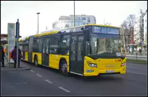 BVG 4494 vom Typ Scania Citywide LFE am 21.04.2015 an der Haltestelle  U Tegel  in Berlin-Tegel. Der Bus gehört zu einer ersten Lieferung von 70 Stück im Jahr 2014. Insgesamt sollen von den 3-achsigen Gelenkbussen 156 Stück beschafft werden. Die Busse verfügen über einen Euro-6-Motor mit 320 PS und 6-Gang-Automatikgetriebe von ZF, 2 Multifunktionsbereiche, 6 klappbare Sitze im vorderen Bereich. Dier Innenraum ist komplett barrierefrei. Die mittlere und hintere Tür sind mit Bordsteinbeleuchtung ausgestattet um den Ein- und Ausstieg bei Dunkelheit zu erleichtern. Die Türen sind mit Signallampen ausgestattet um das Schließen der Türen anzuzeigen. Die Displays im Bus sind größer als die bisher bekannten und haben weiße Schrift auf schwarzen Hintergrund um Sehbehinderten mehr Kontrast zu bieten. Daher auch die Fahrtzielanzeigen am Bus nun mit weißer Schrift. Der Bus ist komplett Videoüberwacht um der Leitstelle im Fall der Fälle eine Liveschaltung zu ermöglichen.
