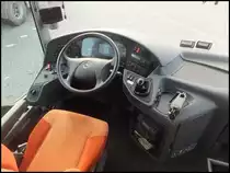 Fahrerarbeitsplatz des Mercedes Tourismo von Becker-Strelitz Reisen aus Deutschland bei der Rastst�tte Fuchsberg am 22.09.2013