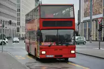 B-DP 3908 fährt am 14.03.2015 durch Berlin als Stadtrundfahrt. Aufgenommen wurde ein MAN SD 202 / Berlin Stresemannstraße.
