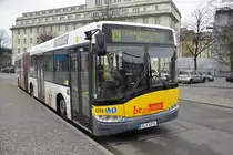 Am 14.03.2015 steht dieser Solaris Urbino 18 der BVG (B-V 4374) an der Hertzallee in Berlin.
