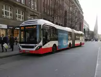 Volvo 7900 LH Hybrid HHA 7476 auf Linie 109 am HBF/Mönckebergstr., 9.4.15