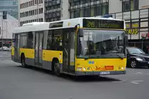 Am 14.03.2015 fährt B-V 1360 auf der Linie 249. Aufgenommen wurde ein Volvo 7000 / Berlin Zoologischer Garten.
