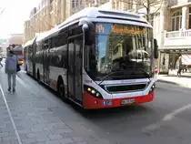 Volvo 7900 LH Hybrid HHA 7484 auf Linie M4 am HBF/Mönckebergstr., 9.4.15