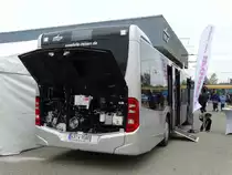 Einen neuen Wöhrle Reisen Mercedes Benz Citaro C2 ins Herz geschaut am 25.04.15 im Karlsruhe Betriebshof West beim Tag der Offenen Tür bei der VBK