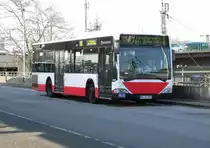 Der nun ausgemusterte MB Citaro HHA 2245 auf Linie 153 am Bf.Harburg, 9.4.15