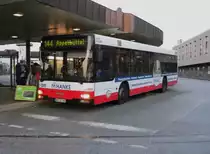 MAN NL 313 SB 8238 Bj.2001 (ex Marquardt) auf Linie 144 am Bf.Harburg, 9.4.15