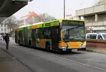 MB Citaro G HHA 7207 auf Linie M20 am Bf.Altona, 10.4.15