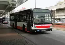 Van Hool A330 HHA 2534 auf Linie 283 am Bf.Altona, 10.4.15