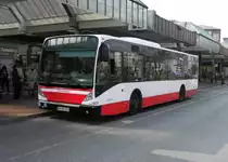 Van Hool A330 HHA 2533 auf Linie 283 am Bf.Altona, 10.4.15