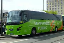 NEUHEIT - Der neue VDL Futura Mitteldecker: 
VDL Futura FMD2-122  MeinFernbus Flixbus - Bruzzo , Frankfurt HBf/ZOB 29.04.2015