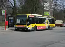 Van Hool A330 HHA 2529 auf Linie 181 am U/S Sternschanze, 10.4.15