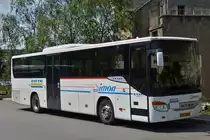 . YW 9649, Setra S 415 UL von Voyages Simon gesehen am 09.05.2015 beim Bahnhof in Ettelbr�ck.