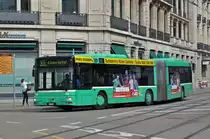 MAN Bus 754 auf der Linie 30E fährt zur Haltestelle Steinenschanze. Die Aufnahme stammt vom 06.05.2015.