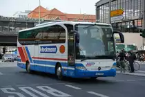 H-T 7277 fährt am 11.04.2015 durch Berlin. Aufgenommen wurde ein Mercedes Benz Travego / Berlin Zoologischer Garten.
