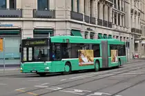 MAN Bus 763 auf der Linie 30 fährt zur Haltestelle Steinenschanze. Die Aufnahme stammt vom 06.05.2015.